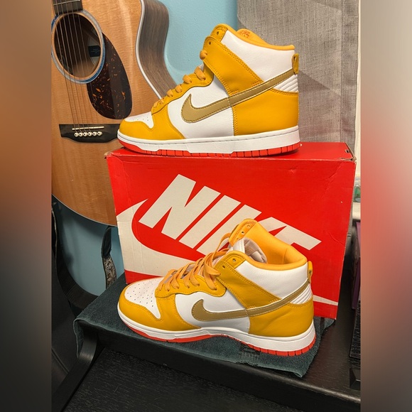 Nike Dunk High Gold - Picture 2 of 6